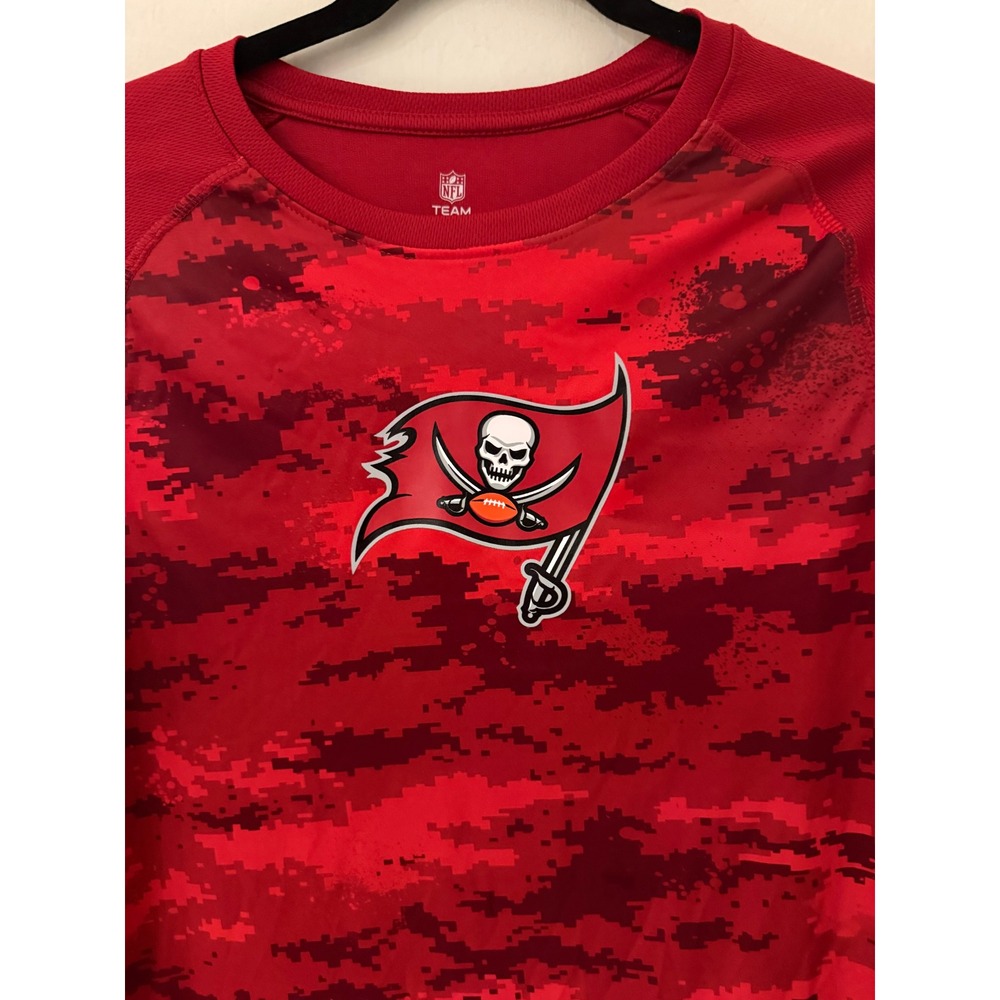 NFL Team Apparel Tampa Bay Buccaneers Kids XL 18/20 Red Digi Camo Shirt NWT - Picture 1 of 6